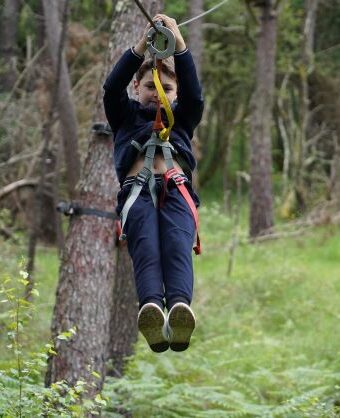 Forêt Adrénaline_tyrolienne enfant_@Lemon Prod