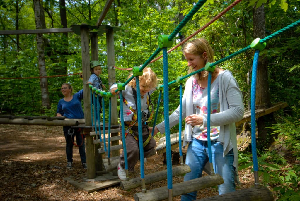 accrobranche morbihan pour les tout petits accompagné d'un adulte