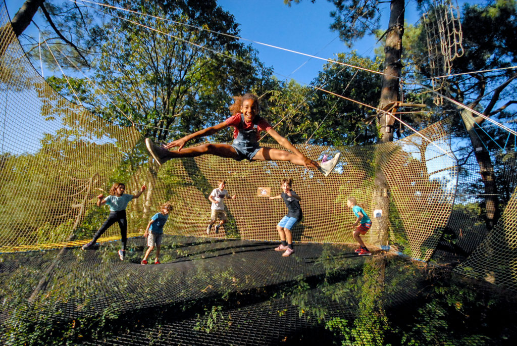 Nouveauté au complexe sportif Marcel Bec : des filets dans les arbres pour  explorer la forêt